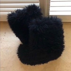 UGG Fluff Momma Black Size 8